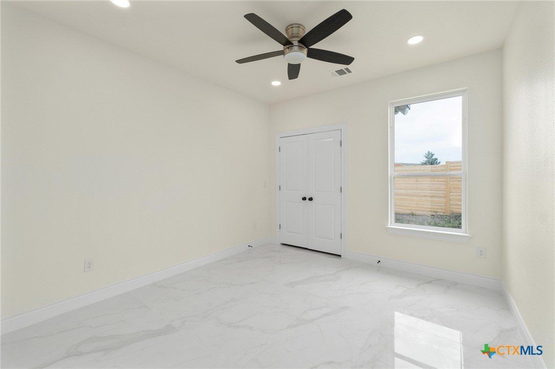 459 Rancho Linda Drive. Lockhart, TX 78644