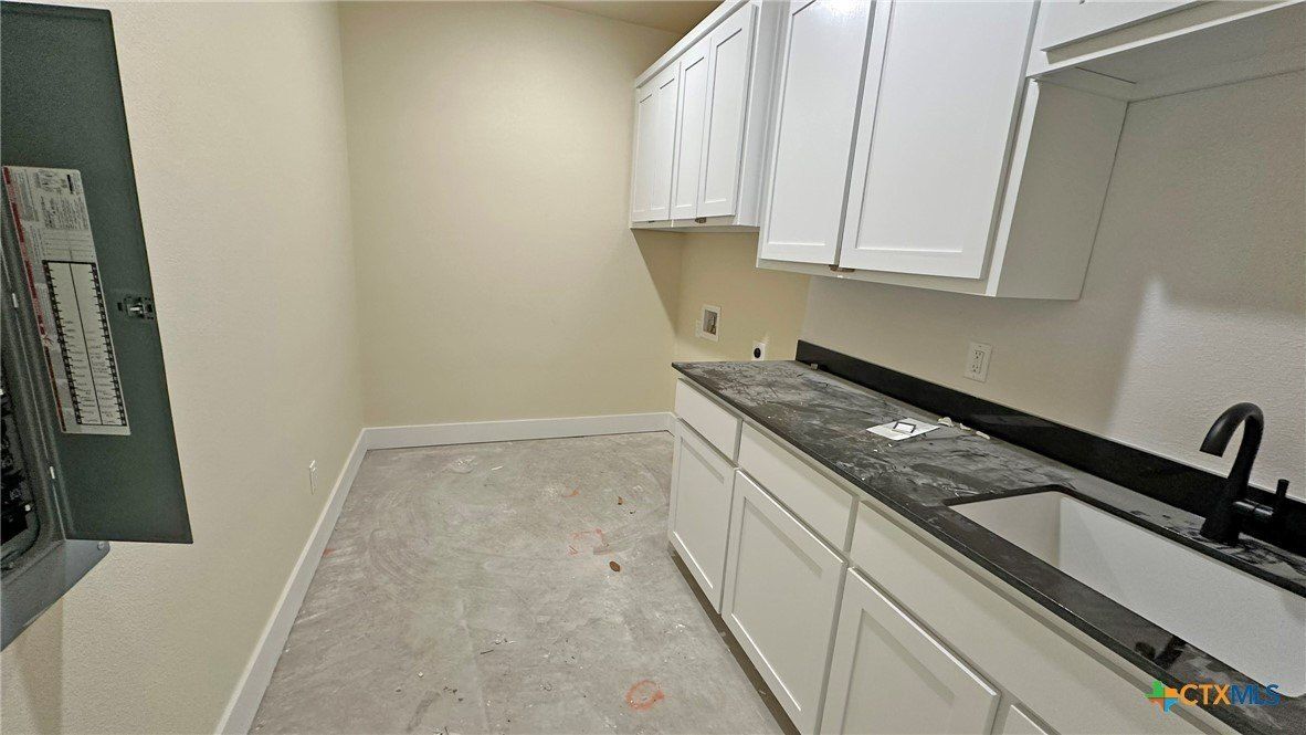 1725 Cottonwood Mesa Drive. Kempner, TX 76539