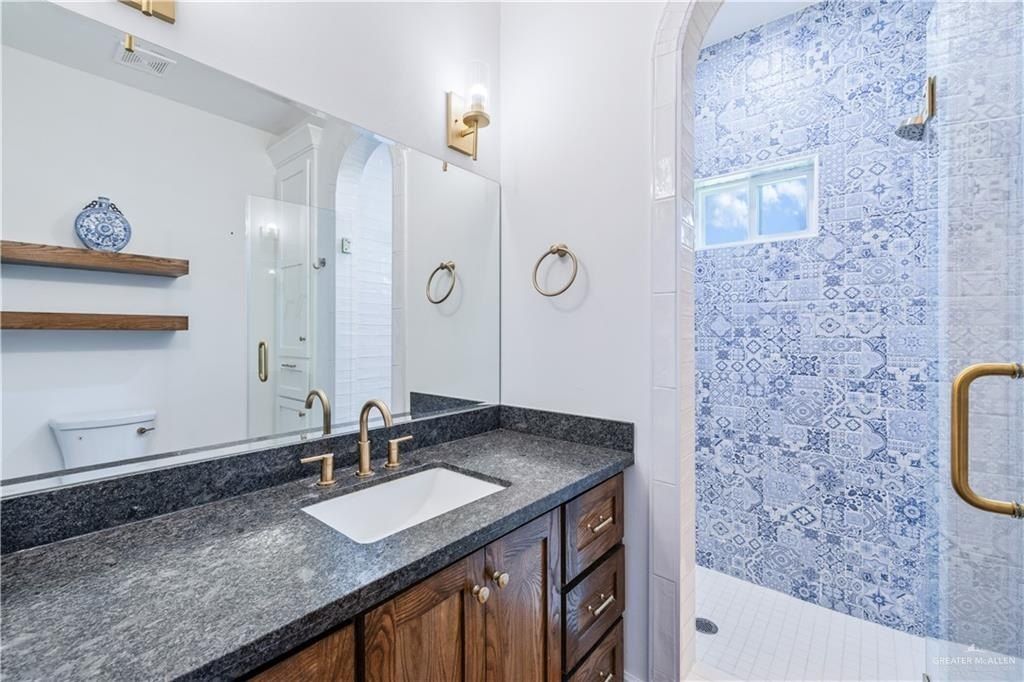 1810 Estrella Street. Roma, TX 78584