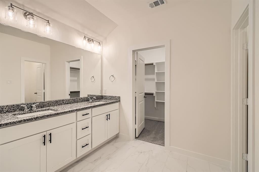 8119 Sawyer Drive. Arlington, TX 76002