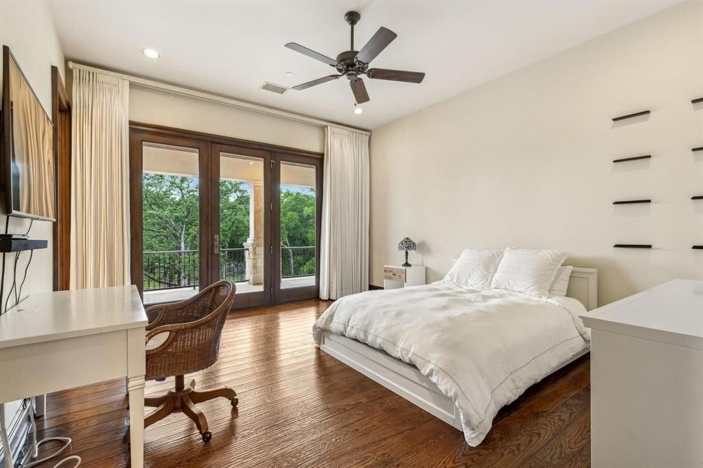 690 S Peytonville Avenue. Southlake, TX 76092
