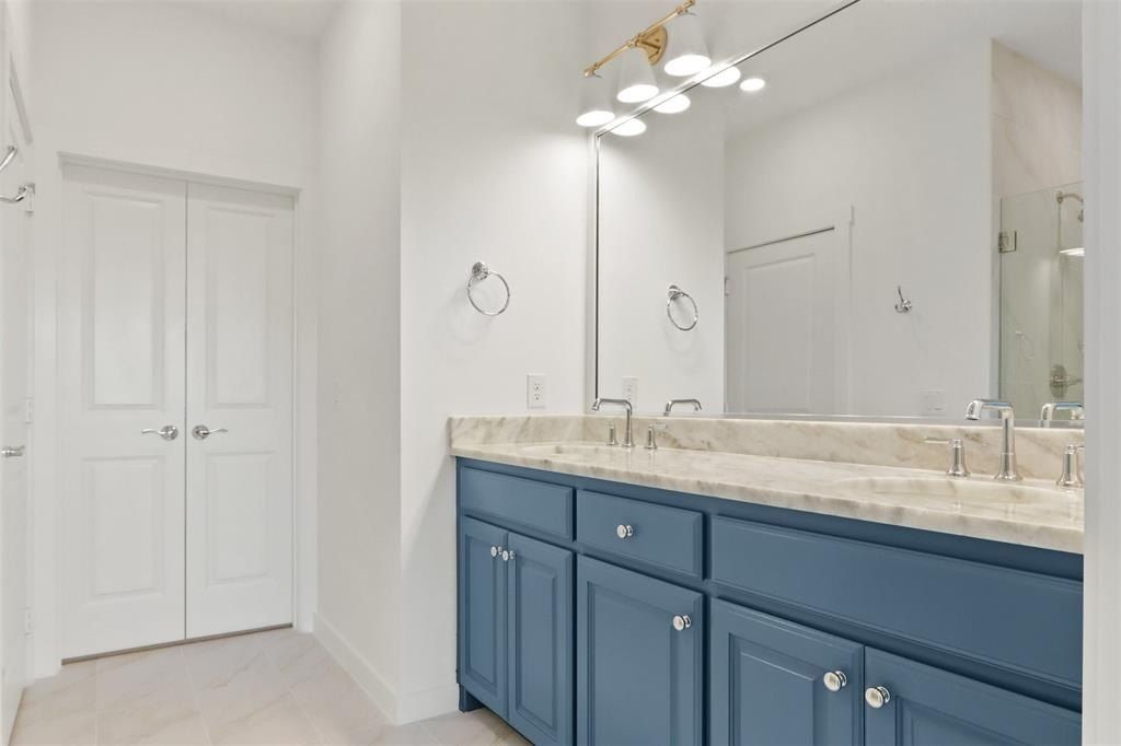 2627 St Helena Lane. Grand Prairie, TX 75054