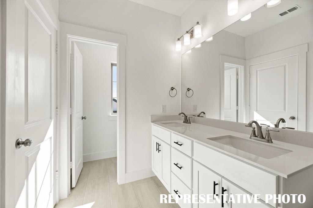 4706 Smokey Quartz Lane. Arlington, TX 76005