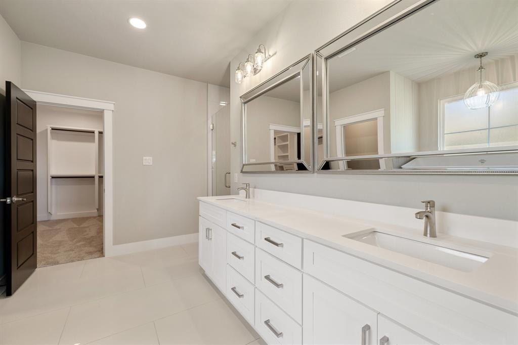 4858 S Theresa Drive. Denison, TX 75020