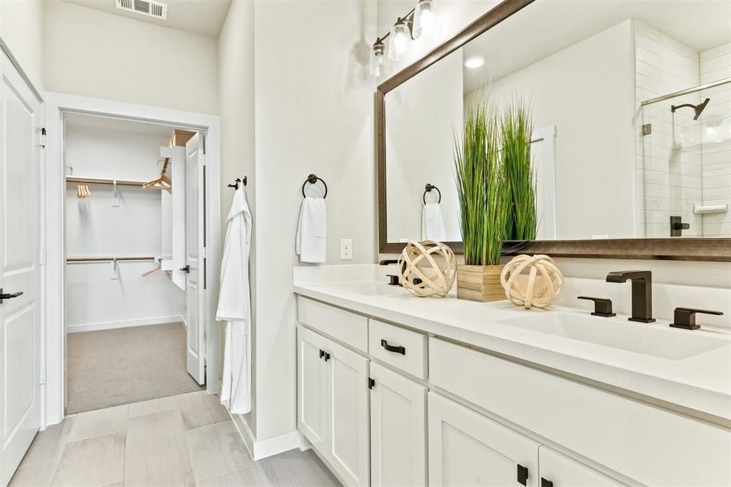 7232 Merlot Place. Grand Prairie, TX 75054