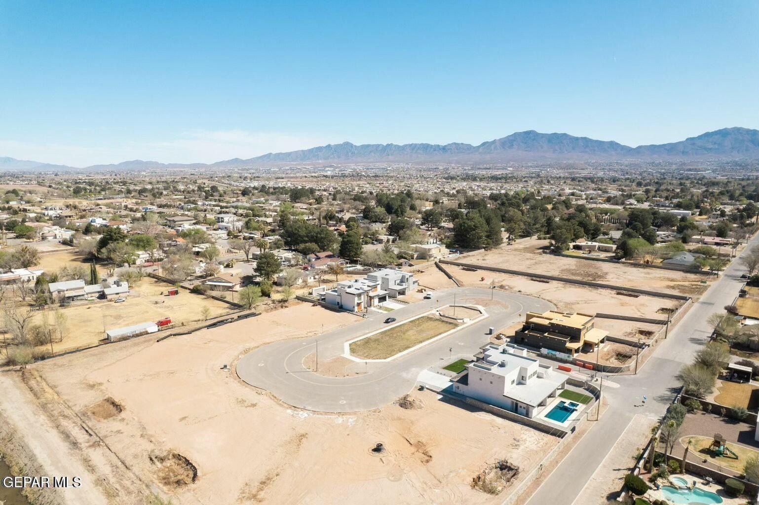 860 W Gate. El Paso, TX 79932