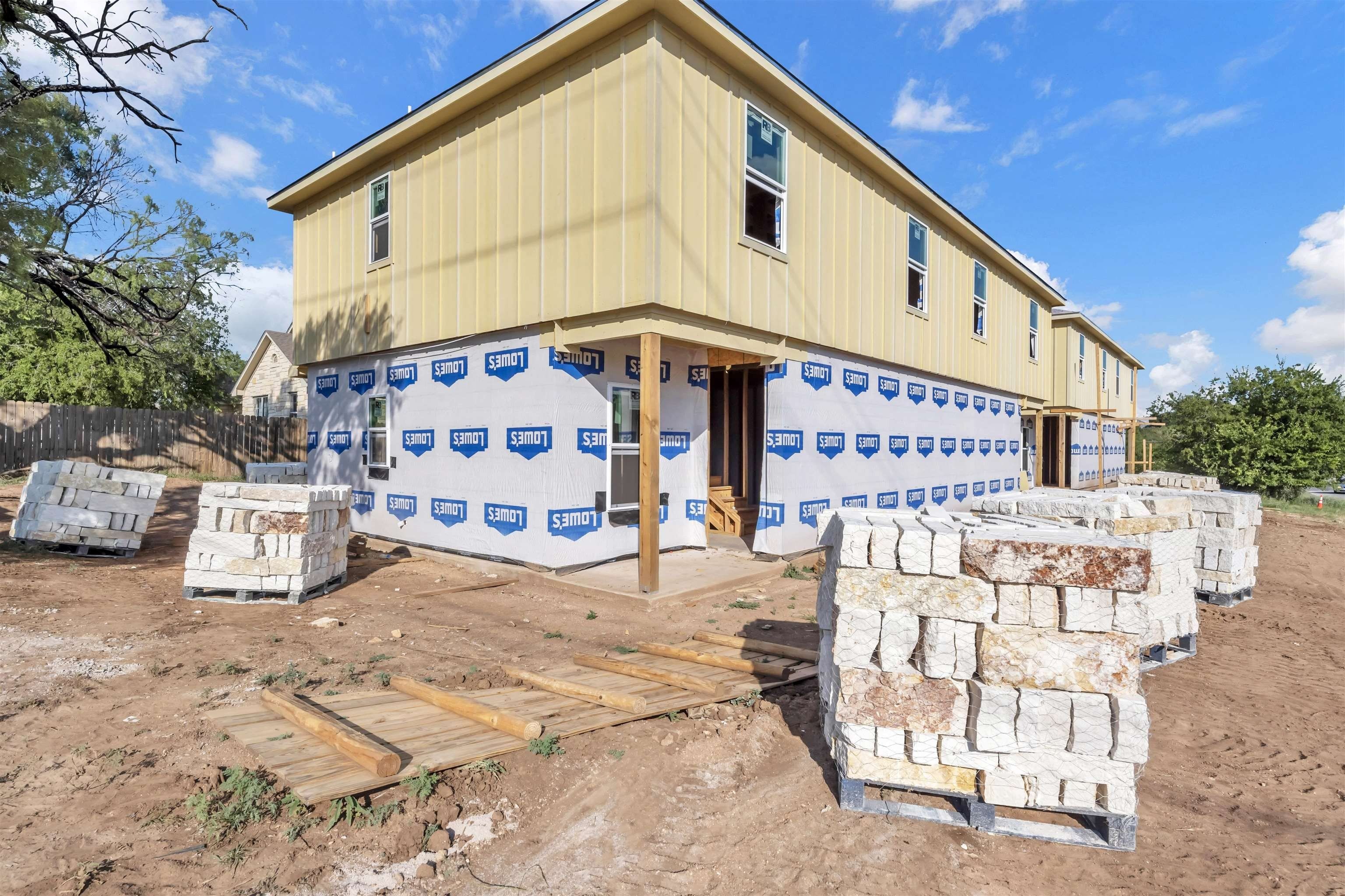 12071209 Second Street. Marble Falls, TX 78654