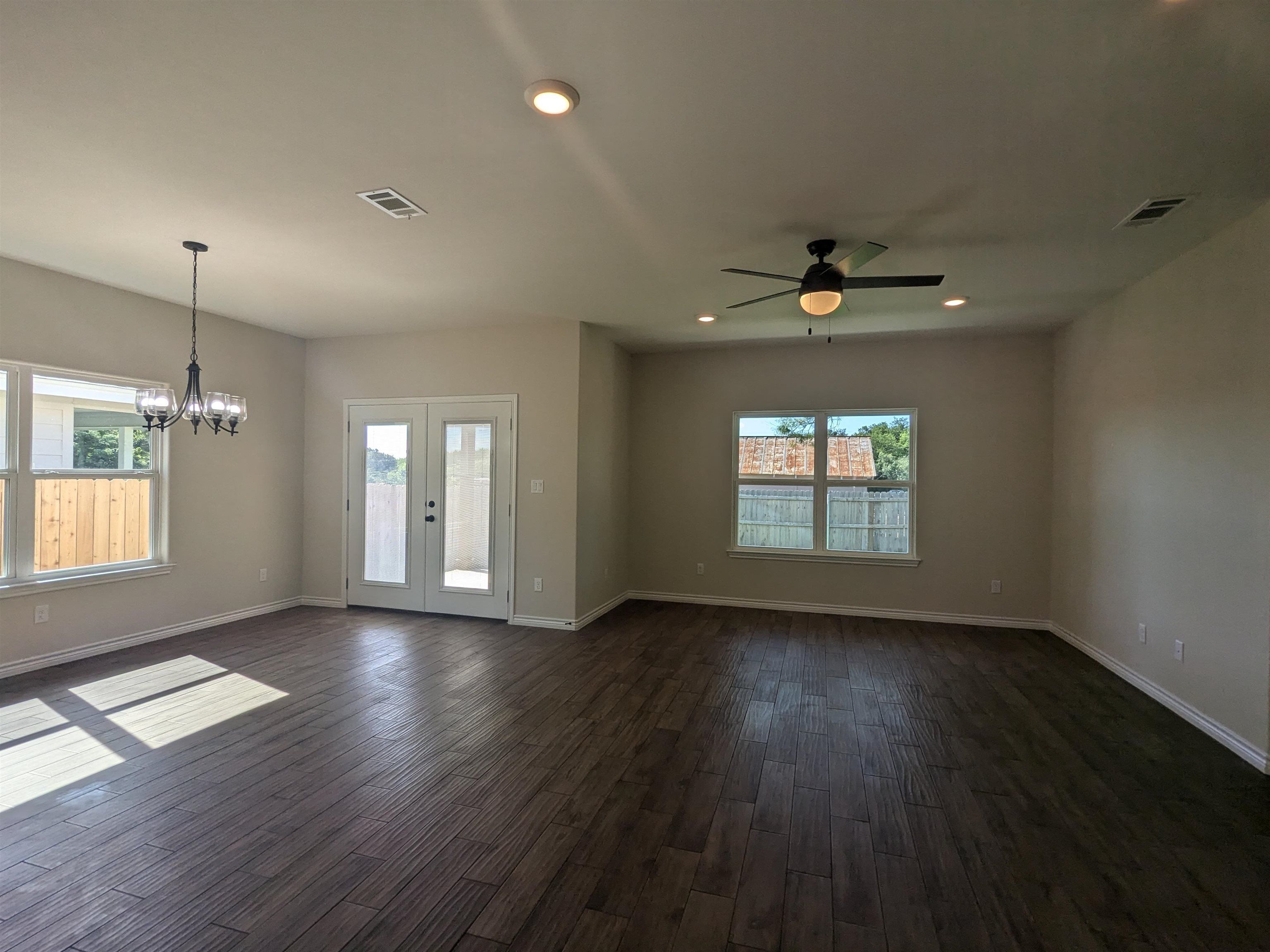 1704 E Avenue G. Lampasas, TX 76550