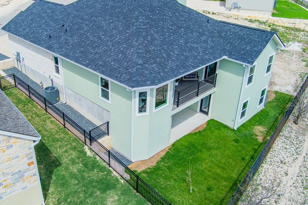 1811 Chateau Lane. Kerrville, TX 78028