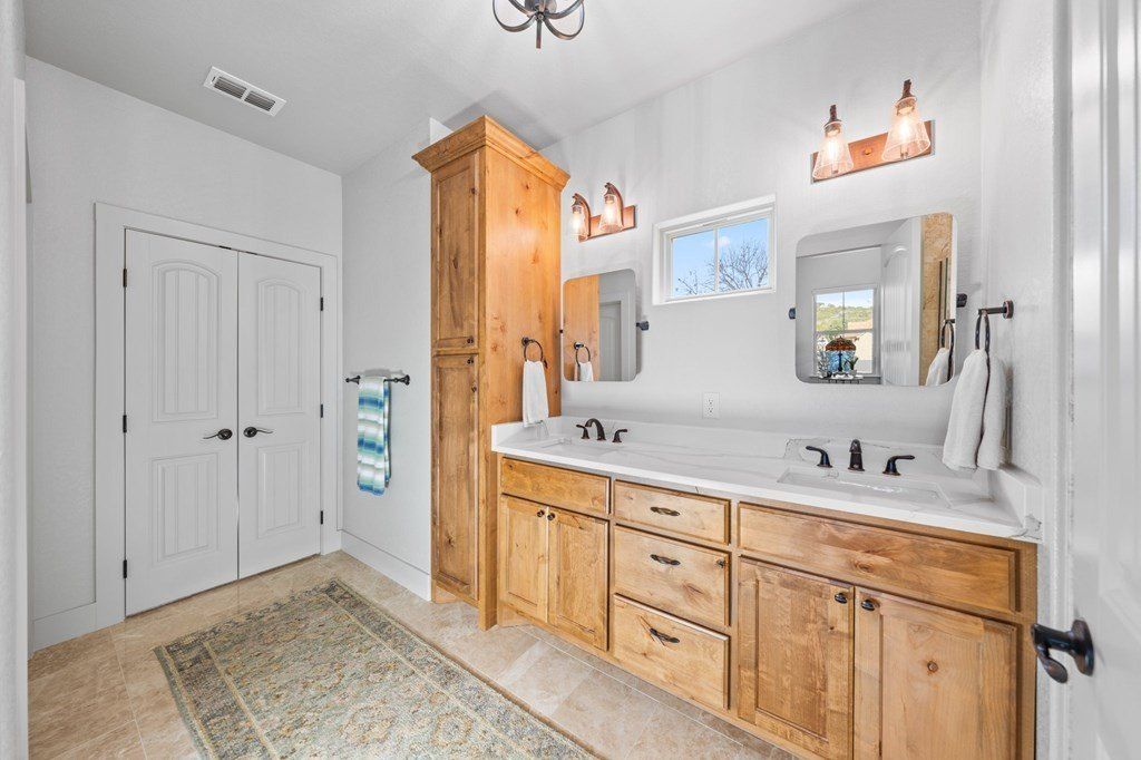 1808 Chalet Circle. Kerrville, TX 78028