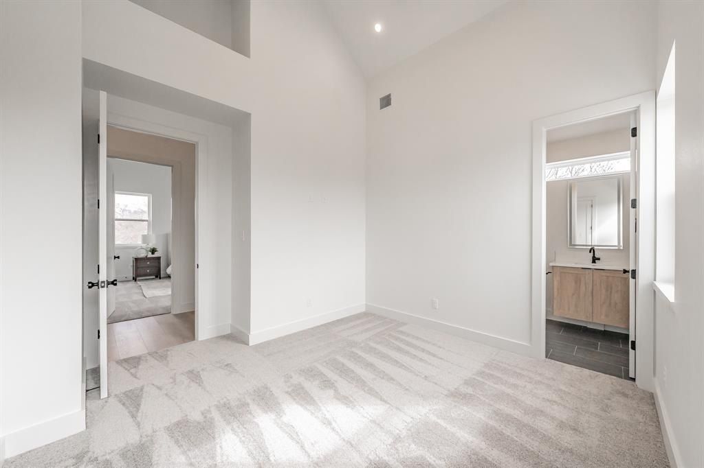 2166 Lovedale Avenue. Dallas, TX 75235