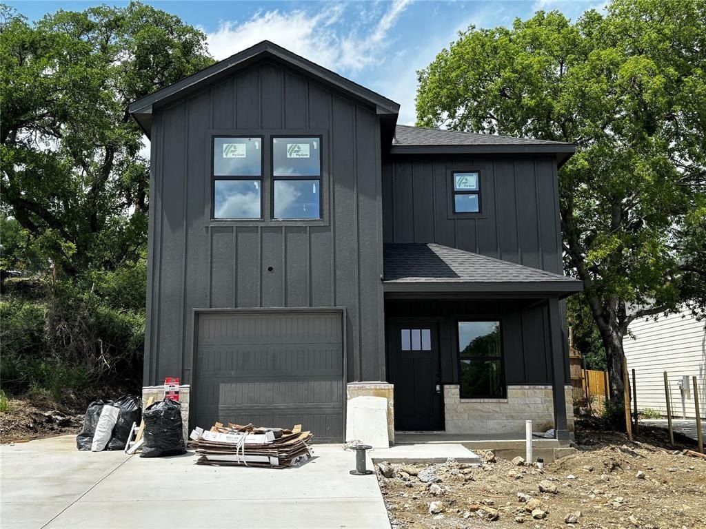 2927 Angle Avenue. Fort Worth, TX 76106