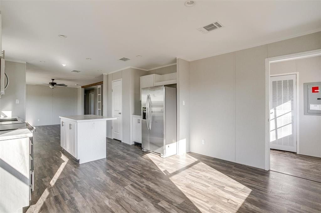 4417 County Road 423. Grandview, TX 76050