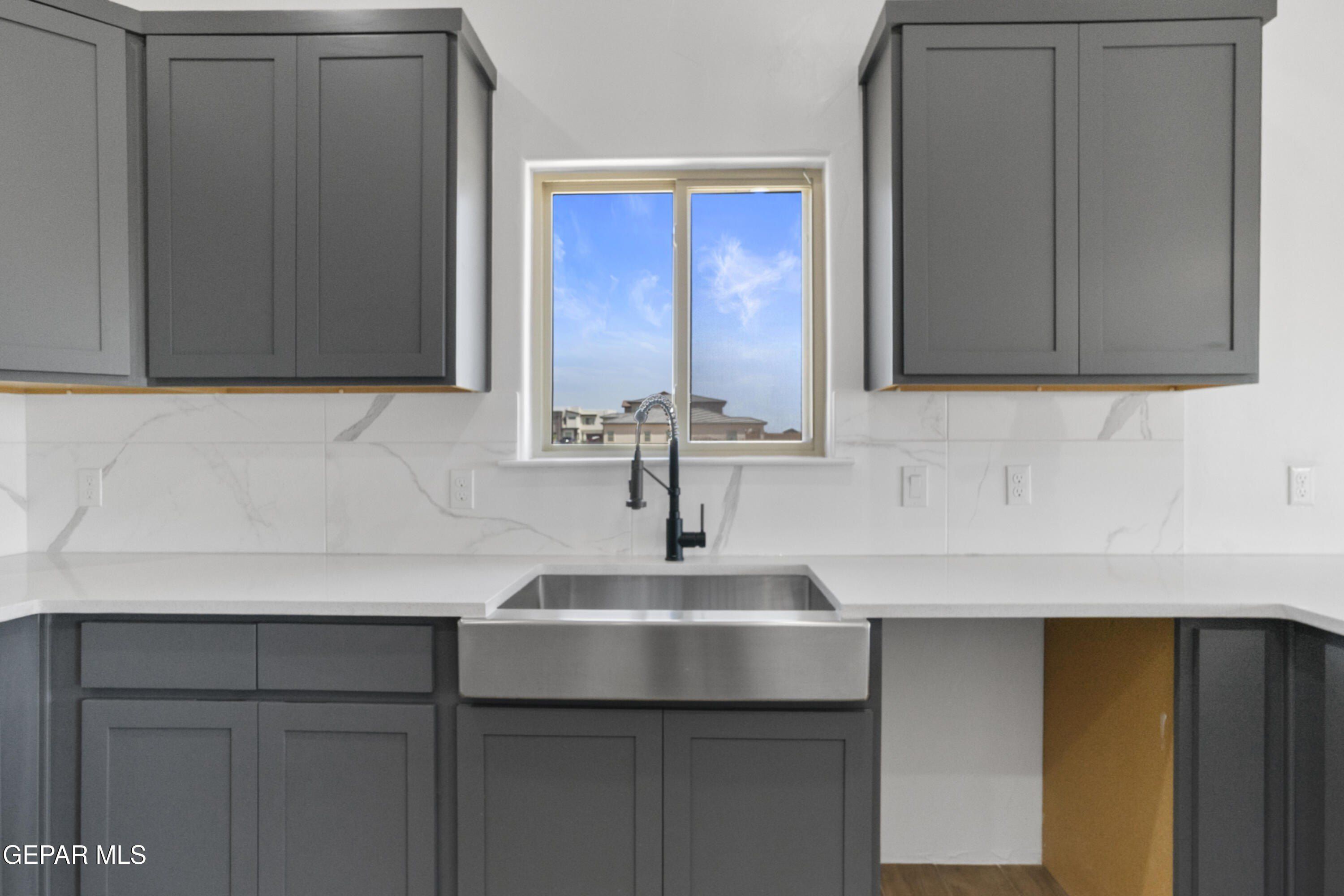 914 Bromyard Drive. Horizon City, TX 79928