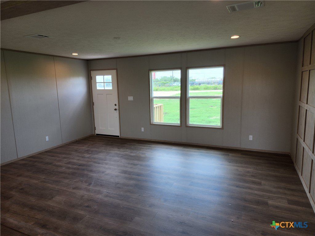 41 Pr 3042. Gonzales, TX 78629