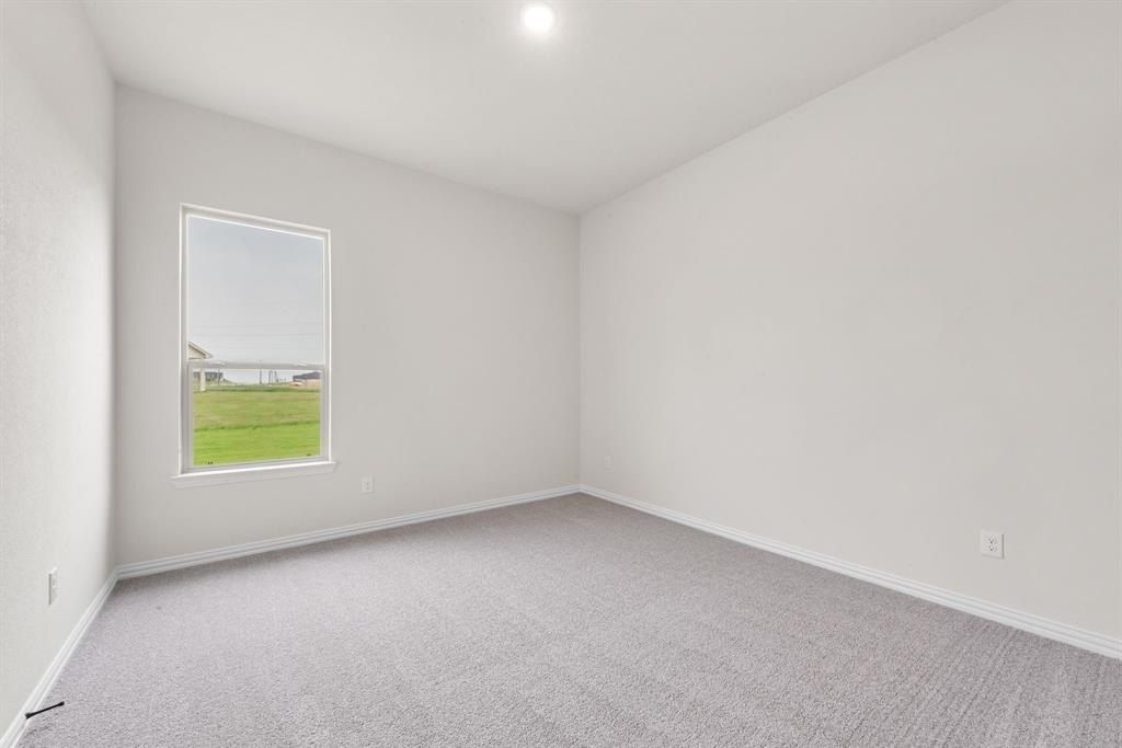 120 Roosevelt Lane. Valley View, TX 76272