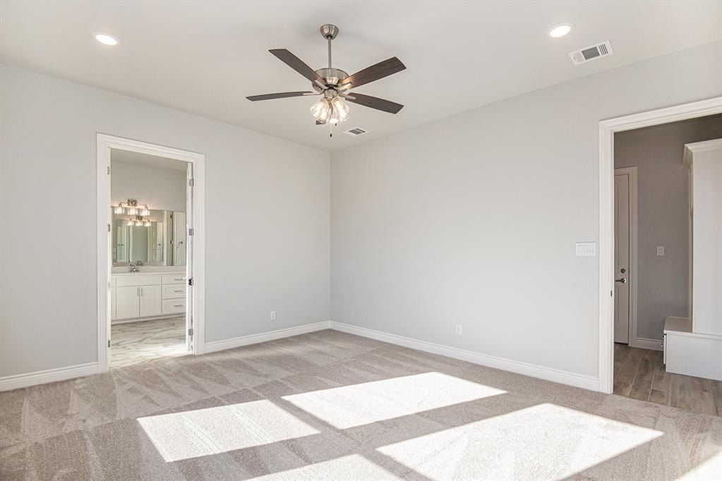628 Gatlin Pass. Azle, TX 76020