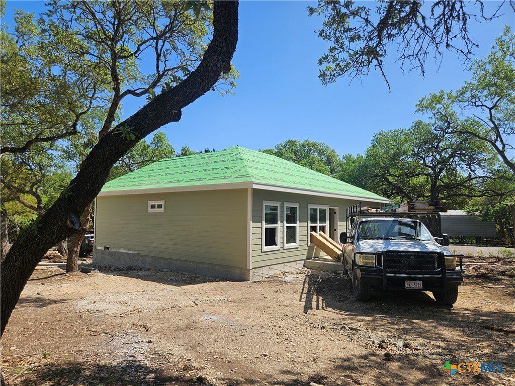894 Luehlfing Drive. Canyon Lake, TX 78133