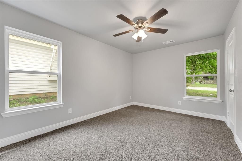 1729 Foster Drive. Arlington, TX 76012