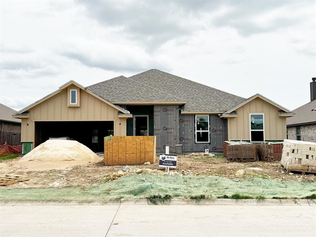 697 Fossil Wood Drive. Saginaw, TX 76179
