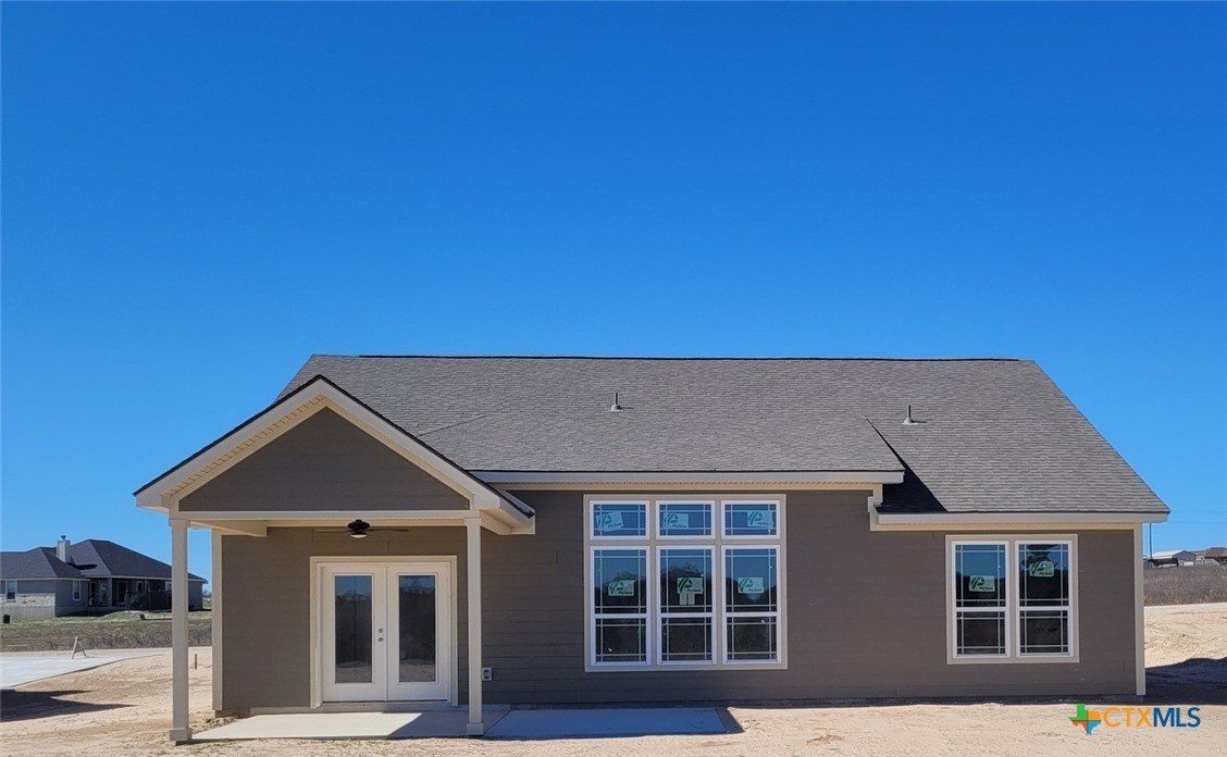 132 Turnberry Drive. La Vernia, TX 78121