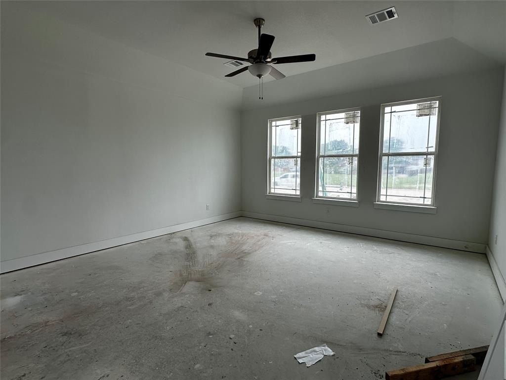 1924 Comanche Drive. Desoto, TX 75115