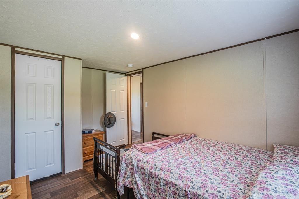 978 Redbird Lane. Bowie, TX 76230