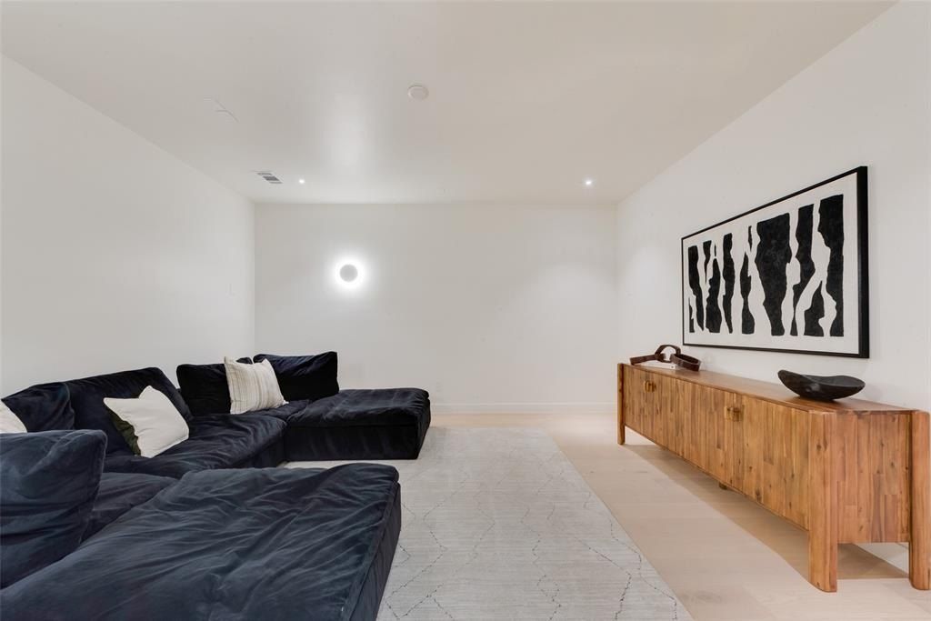 3821 Beechwood Lane. Dallas, TX 75220