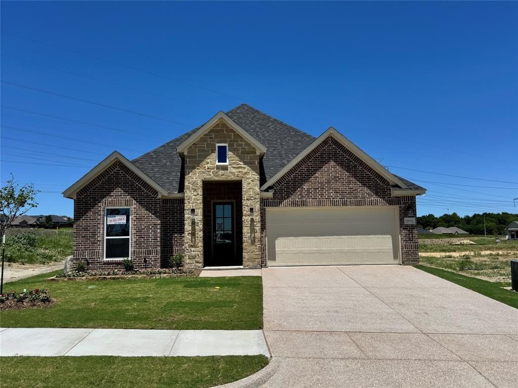 10171 Blue Jay Lane. Benbrook, TX 76126