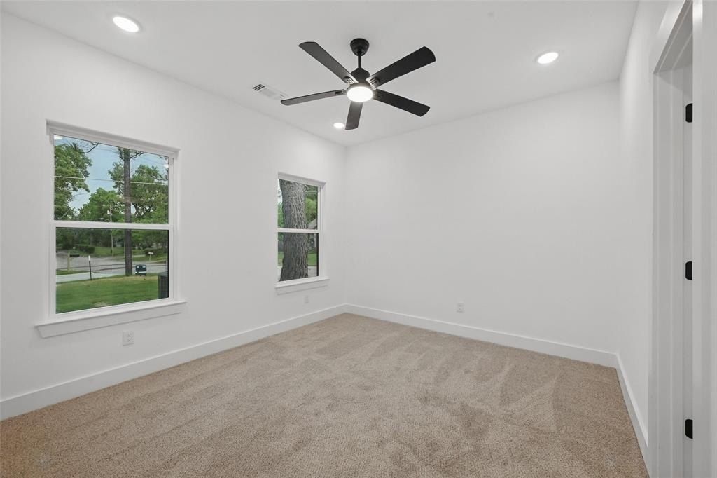 2738 W Washington Street. Denison, TX 75020