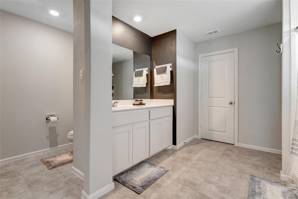 206 Greengate Drive. Boyd, TX 76023