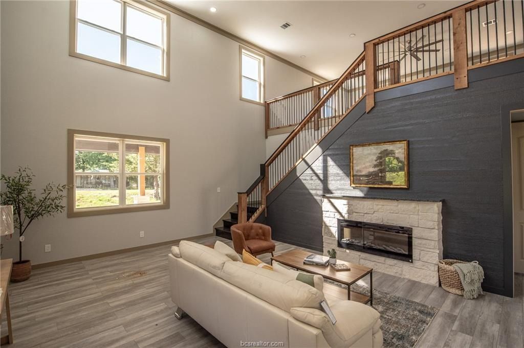 103 Whispering Oaks. Somerville, TX 77879