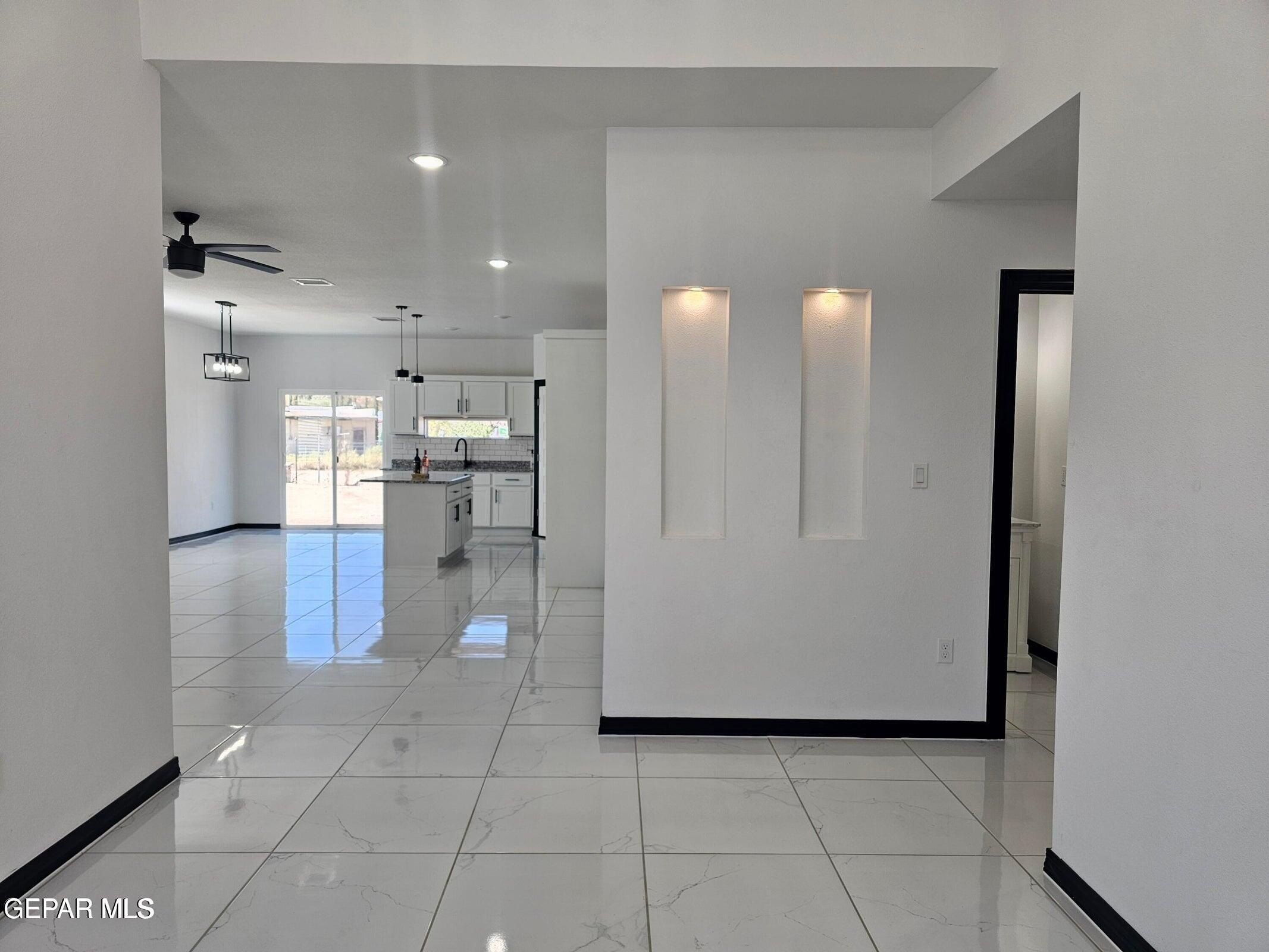 220 Emerald Brass. Horizon City, TX 79928