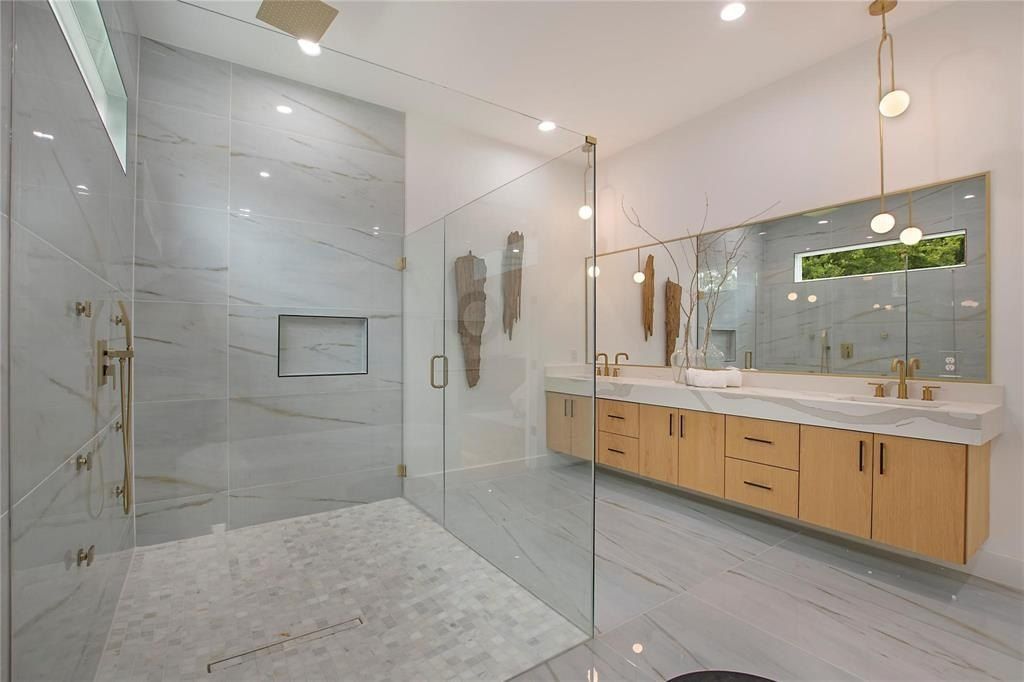 3742 Almazan Drive. Dallas, TX 75220