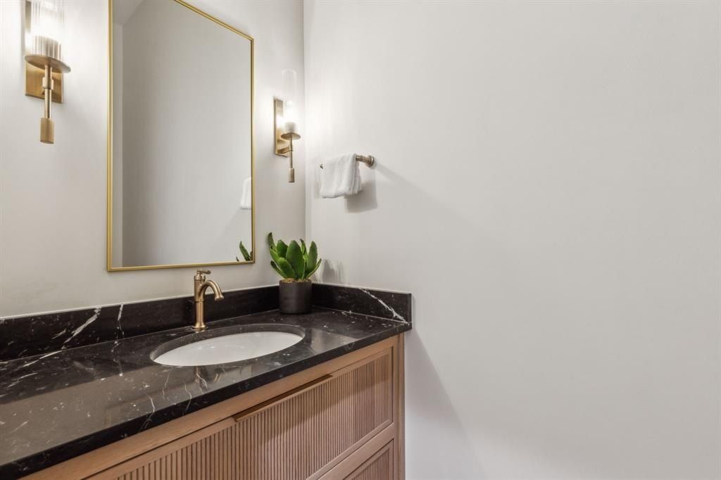10 Catalonia Drive. Westlake, TX 76262