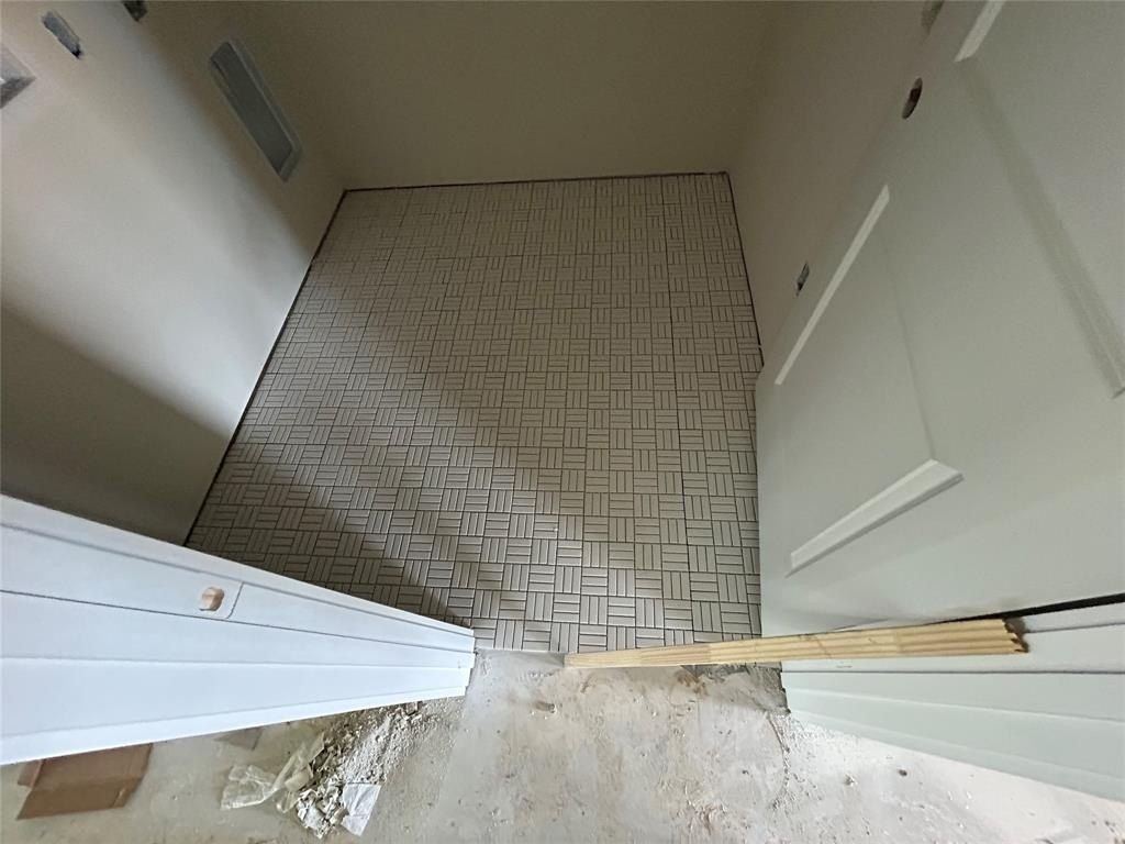 808 Tesslynn Avenue. Godley, TX 76044