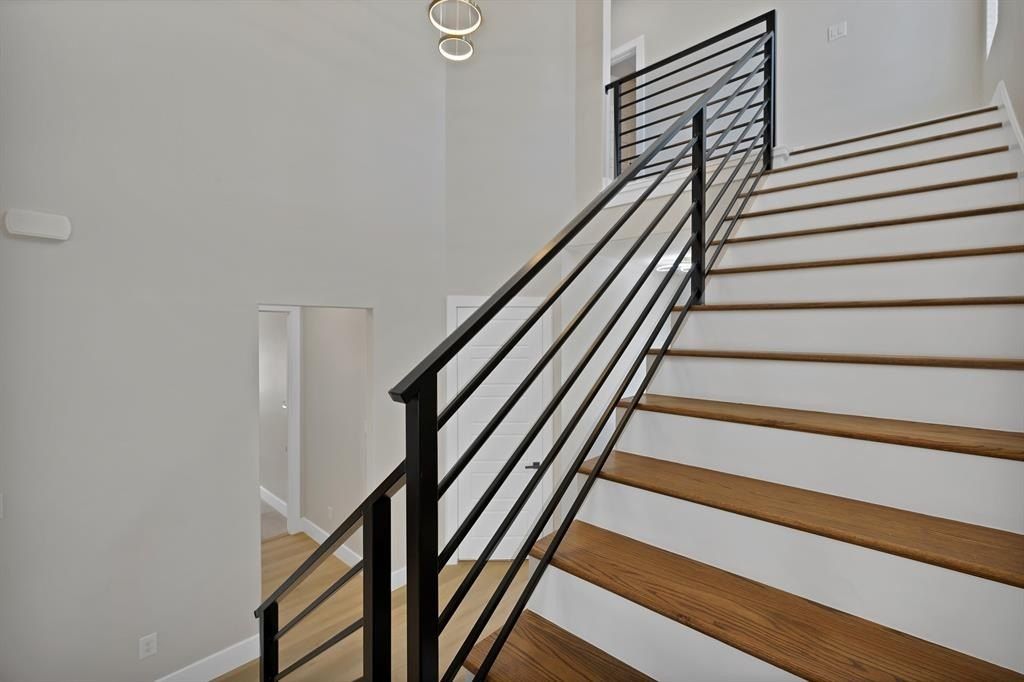 5336 Locke Avenue. Fort Worth, TX 76107