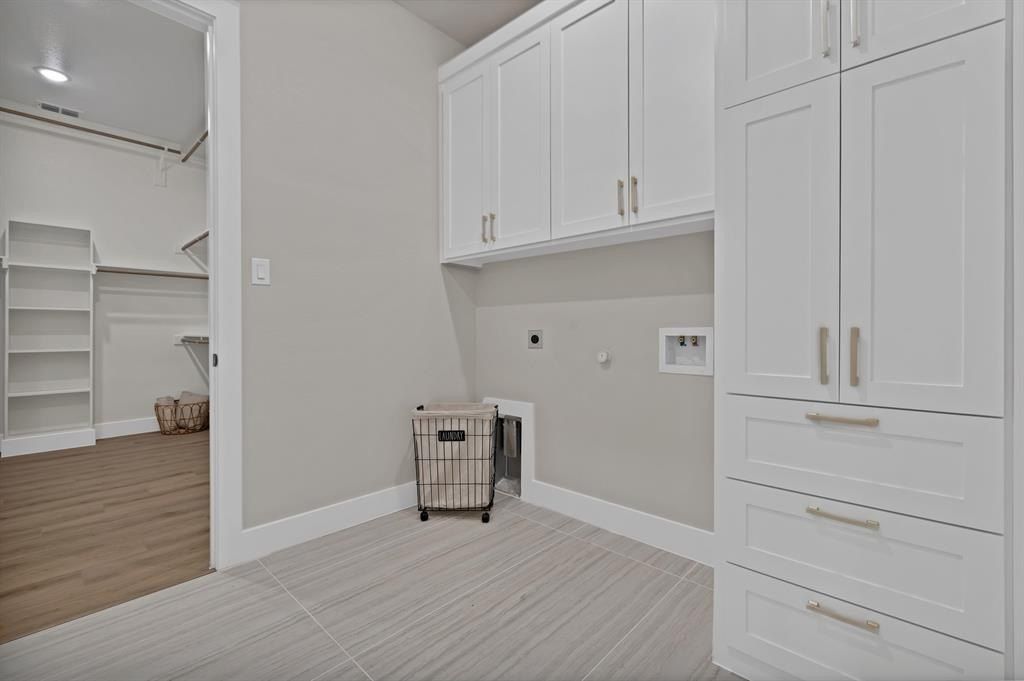 5328 Locke Avenue. Fort Worth, TX 76107