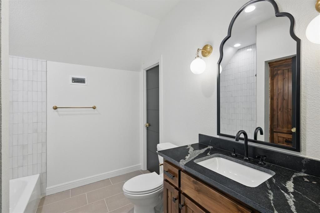 623 Lake Valley Road. Sunset, TX 76270