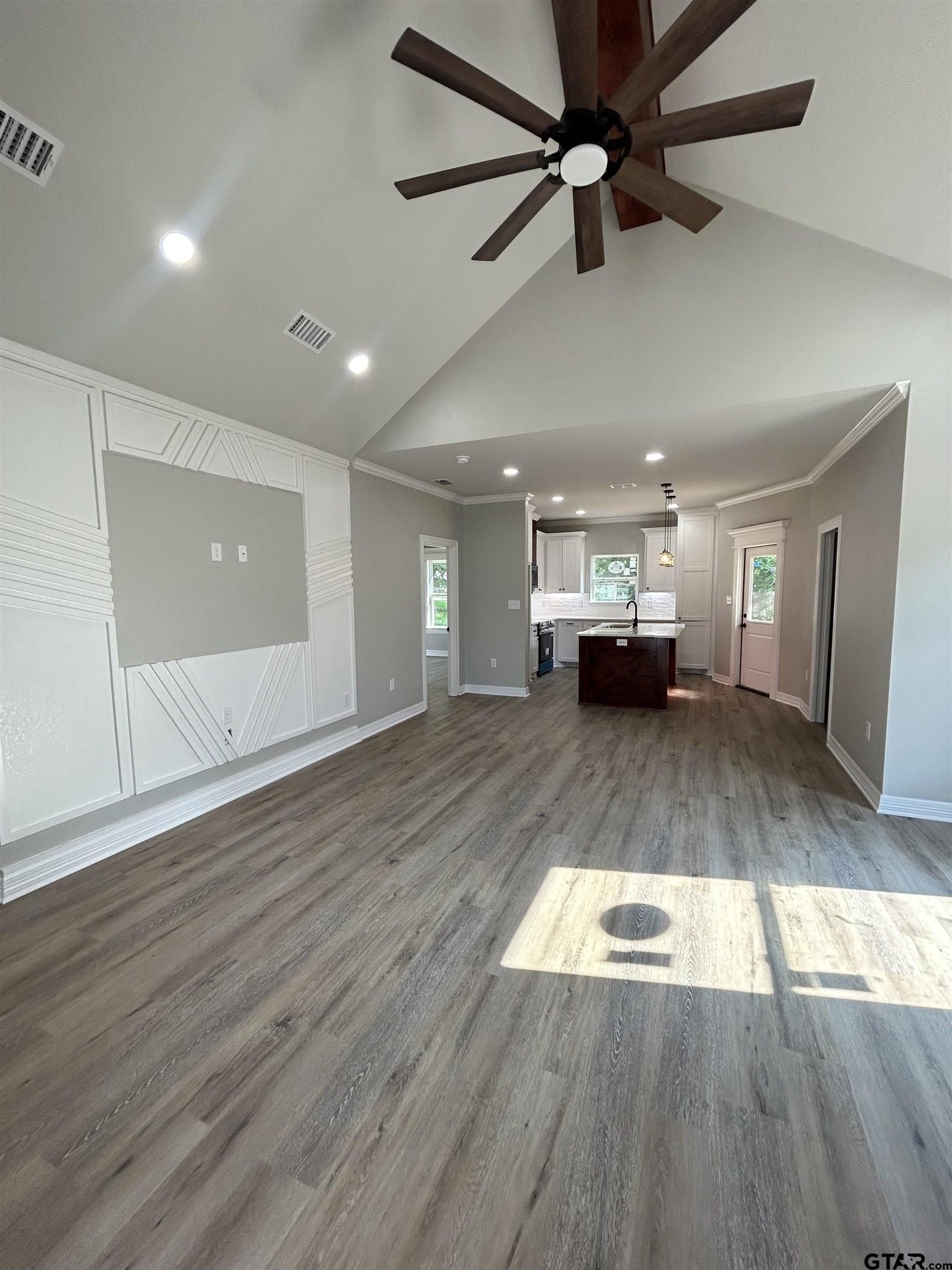 300 Roden Avenue. Gladewater, TX 75647