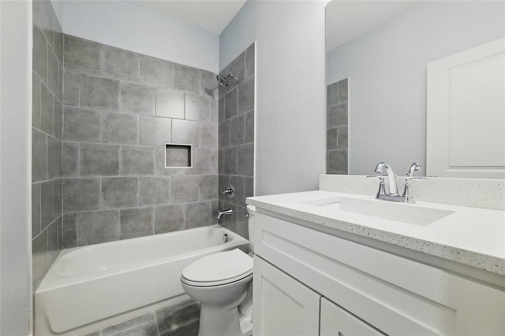 1209 E Annie Street. Fort Worth, TX 76104