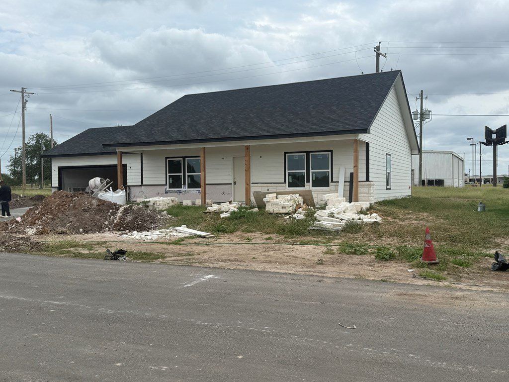 1539 E Maryville Loop. Beeville, TX 78102