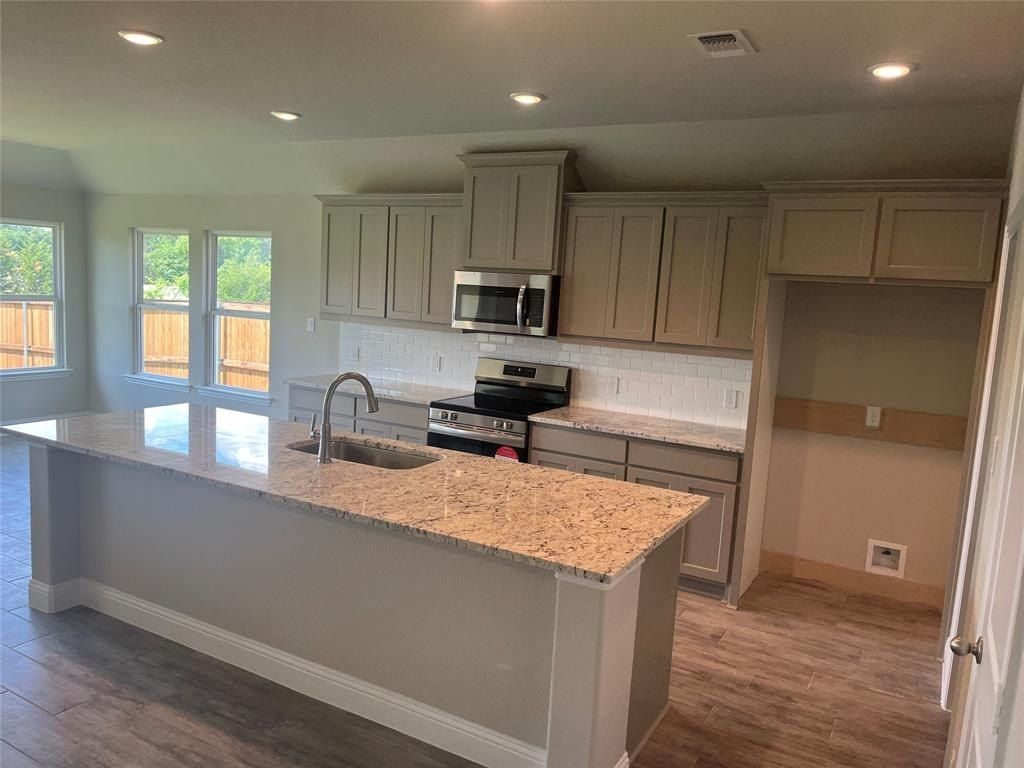 269 Sunnyside Drive. Trenton, TX 75490