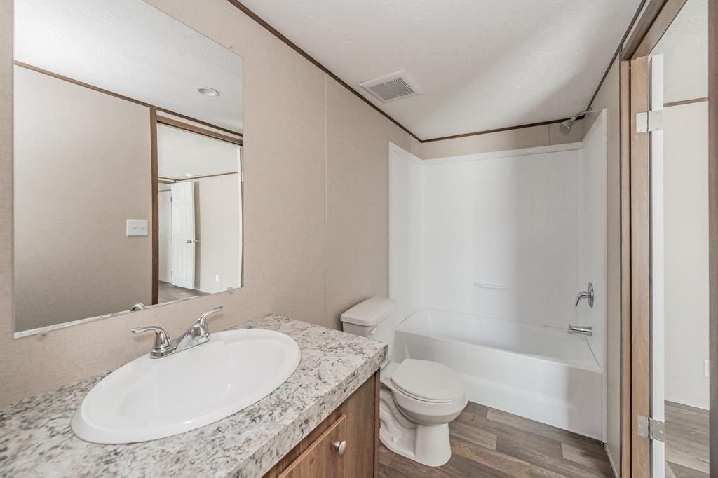 12 Meadow Pond Court. Runaway Bay, TX 76426