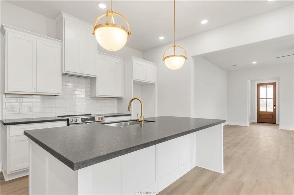 4004 Etonbury Avenue. College Station, TX 77845