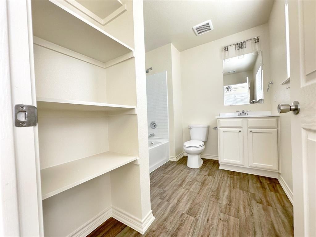 1703 St Louis Avenue. Fort Worth, TX 76110
