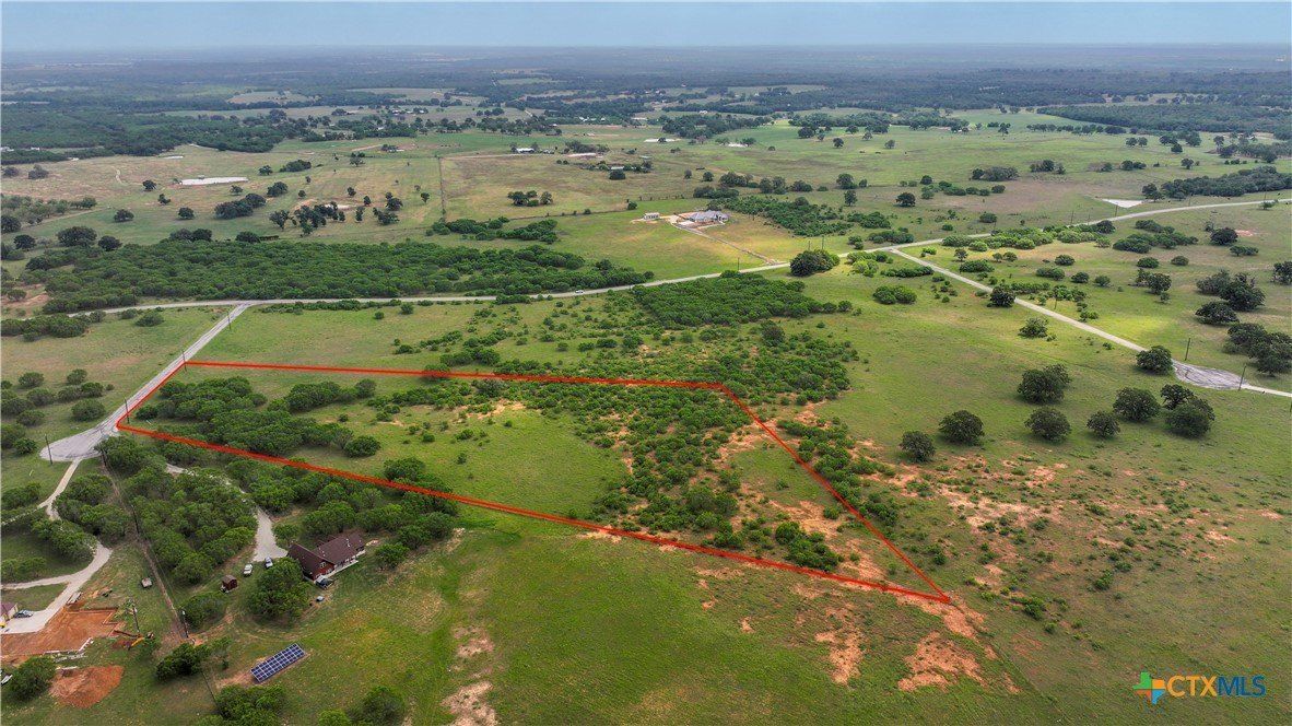 10 Patriot Circle. Luling, TX 78648