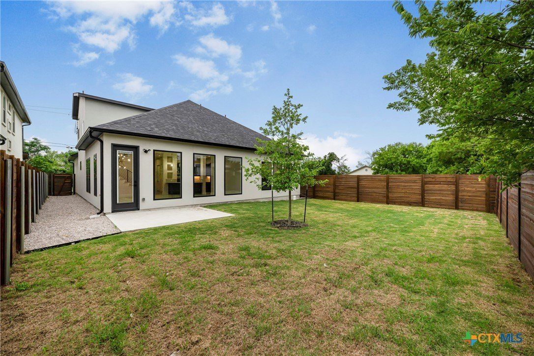 303 W Lane Ave. Manor, TX 78653