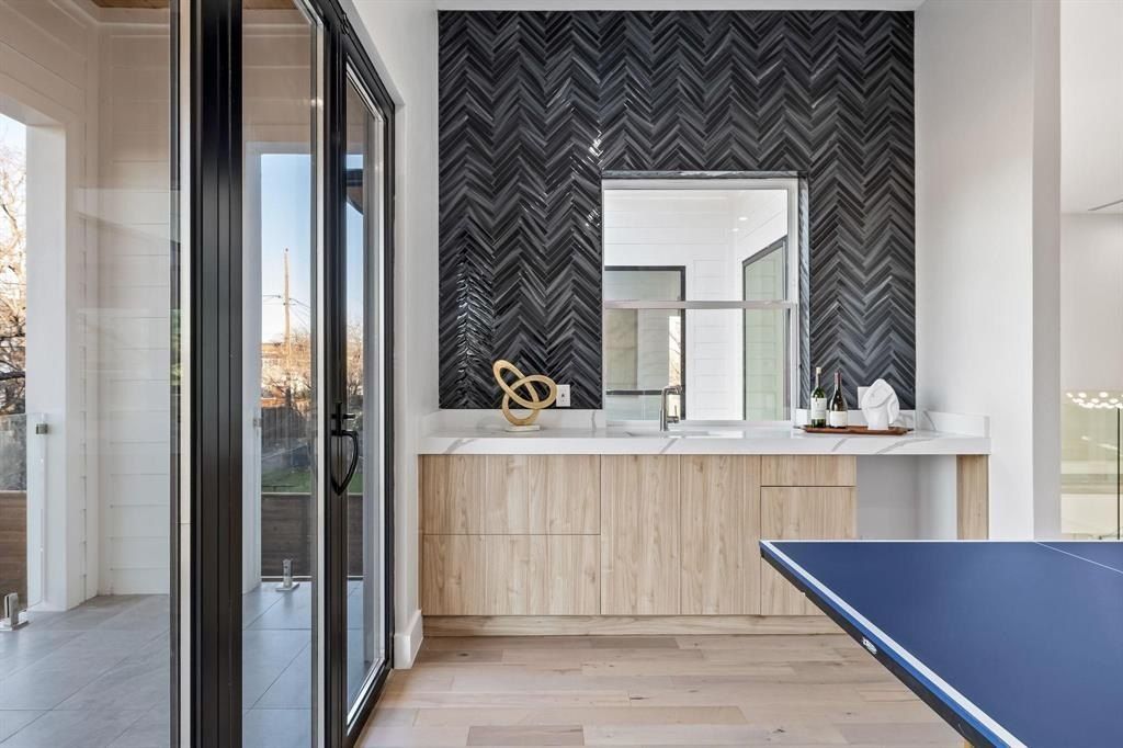 4603 Newmore Avenue. Dallas, TX 75209