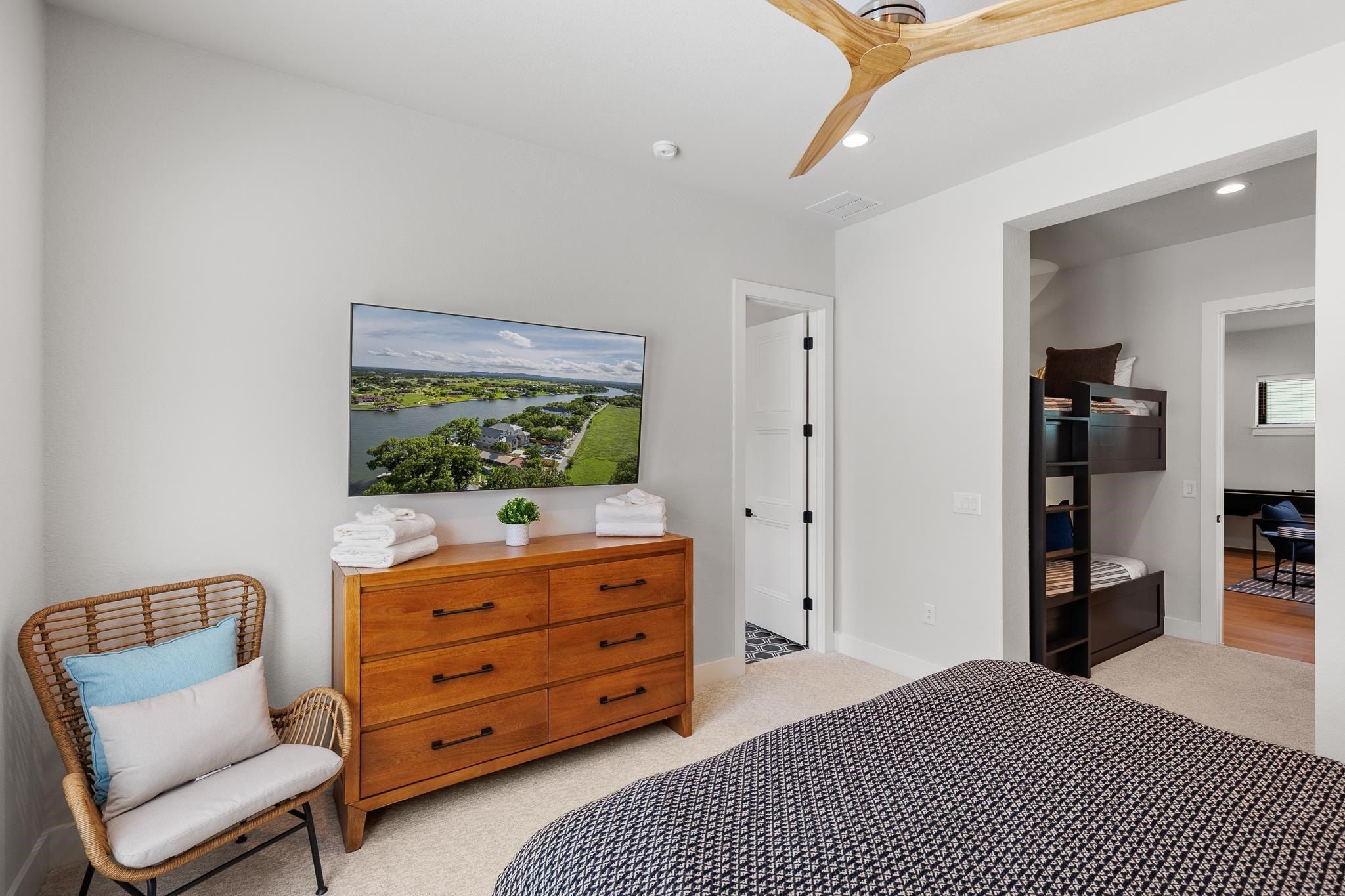 565 Ellen Williams Loop. Kingsland, TX 78639